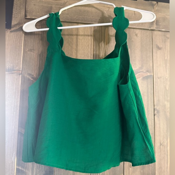 vestique Tops - Vestique Emerald Scalloped Tank Top